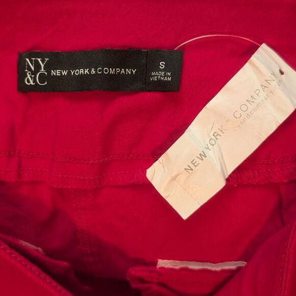 NWT Women's New York & Company Hot Pink Stretch Legging Shorts, Small - Picture 3 of 5